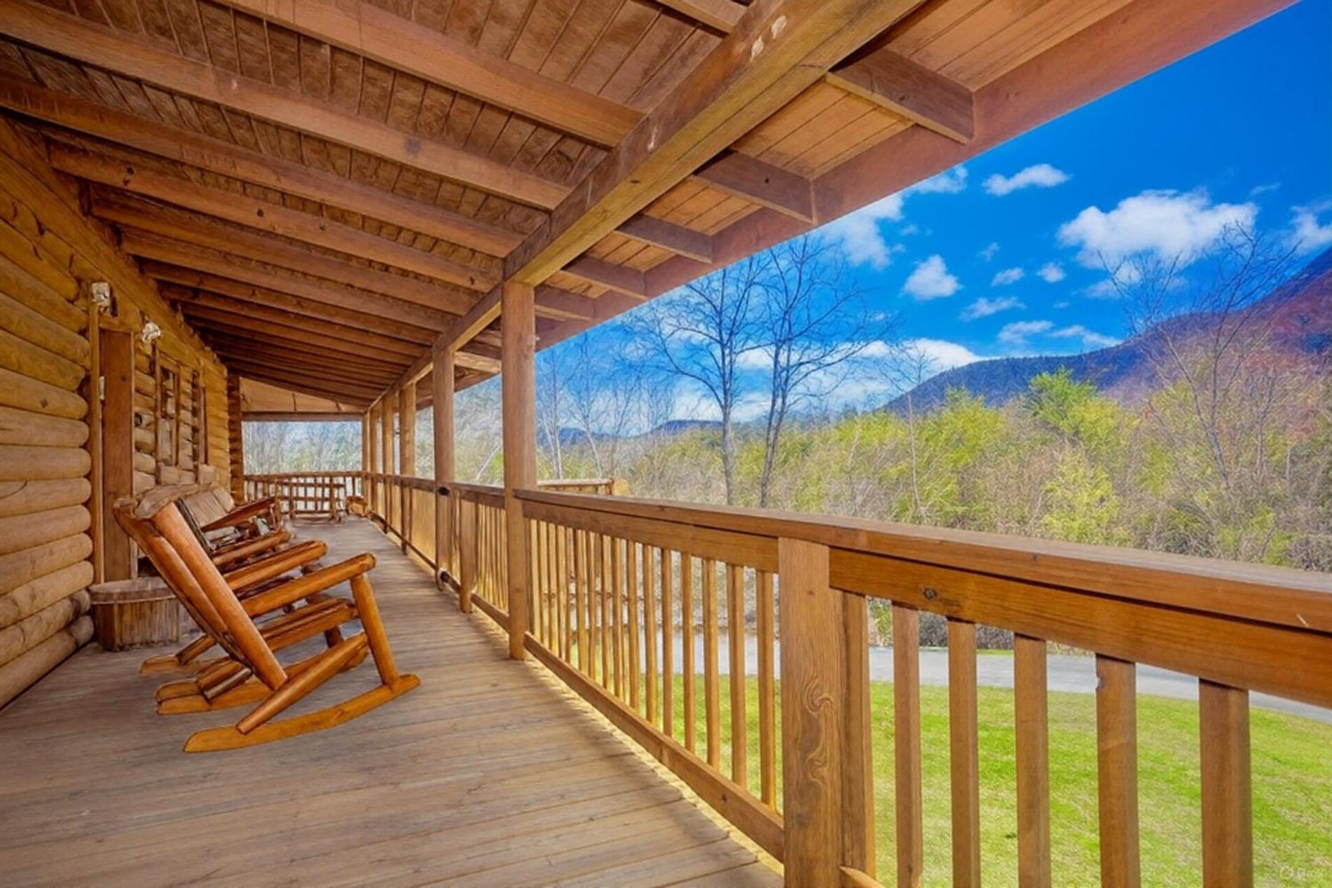 Smoky Bear Lodge With Guest House, Hot Tub, 1089 Free Tickets Each Paid Day, Dollywood And More Sevierville Exterior foto