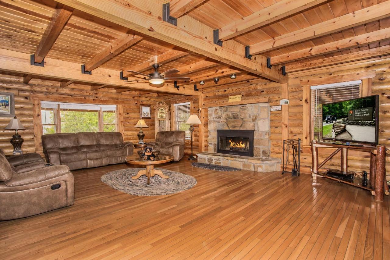 Smoky Bear Lodge With Guest House, Hot Tub, 1089 Free Tickets Each Paid Day, Dollywood And More Sevierville Exterior foto
