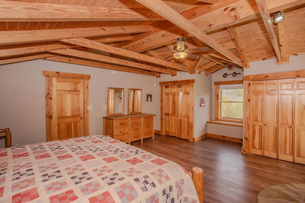 Smoky Bear Lodge With Guest House, Hot Tub, 1089 Free Tickets Each Paid Day, Dollywood And More Sevierville Exterior foto