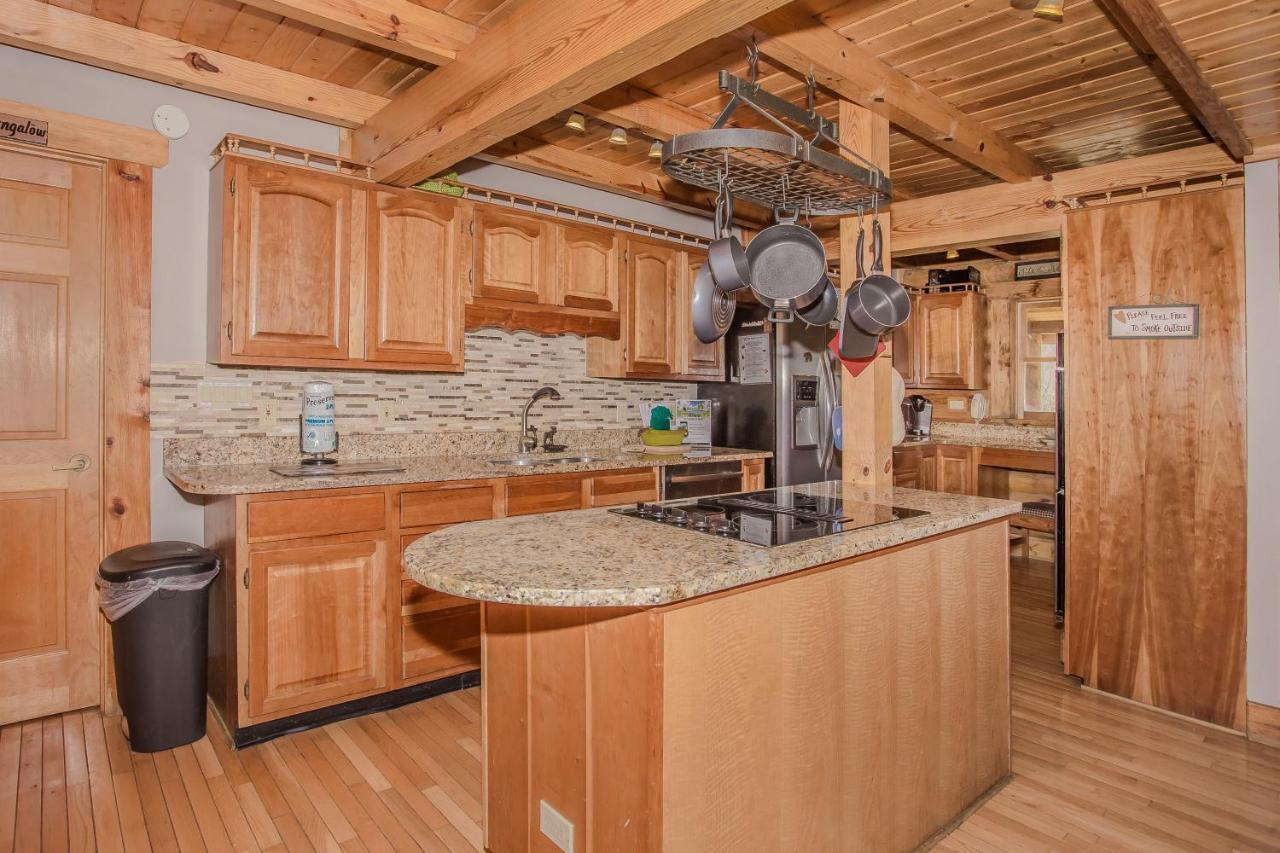 Smoky Bear Lodge With Guest House, Hot Tub, 1089 Free Tickets Each Paid Day, Dollywood And More Sevierville Exterior foto