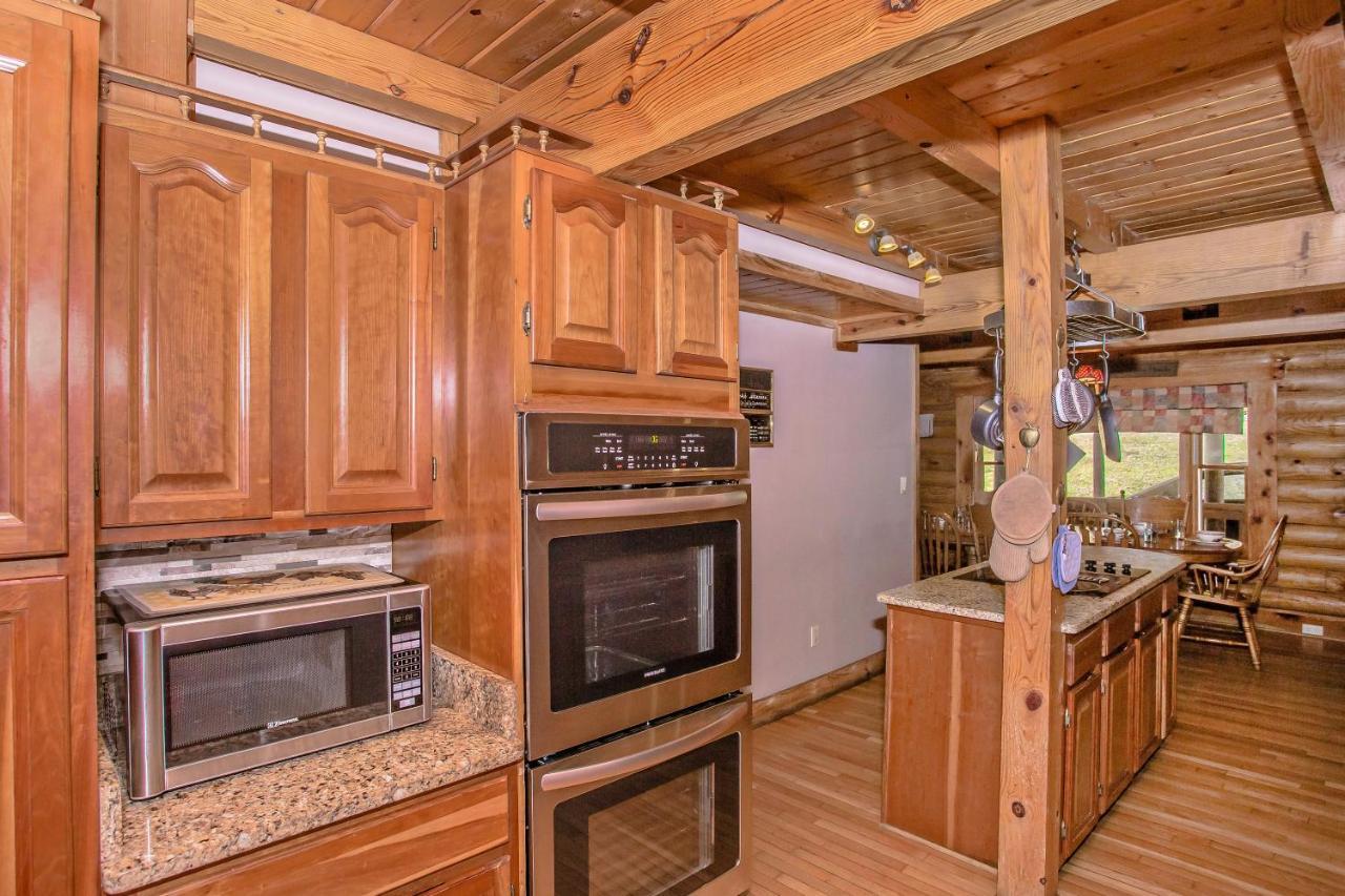 Smoky Bear Lodge With Guest House, Hot Tub, 1089 Free Tickets Each Paid Day, Dollywood And More Sevierville Exterior foto