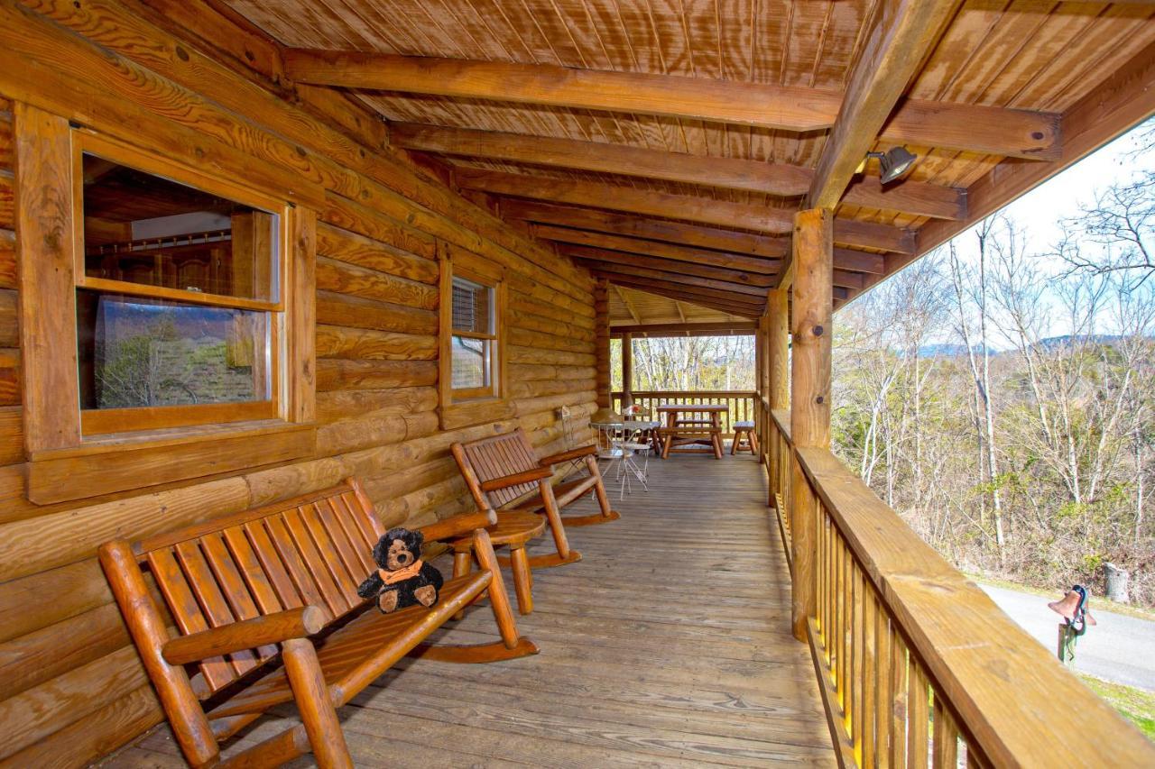 Smoky Bear Lodge With Guest House, Hot Tub, 1089 Free Tickets Each Paid Day, Dollywood And More Sevierville Exterior foto