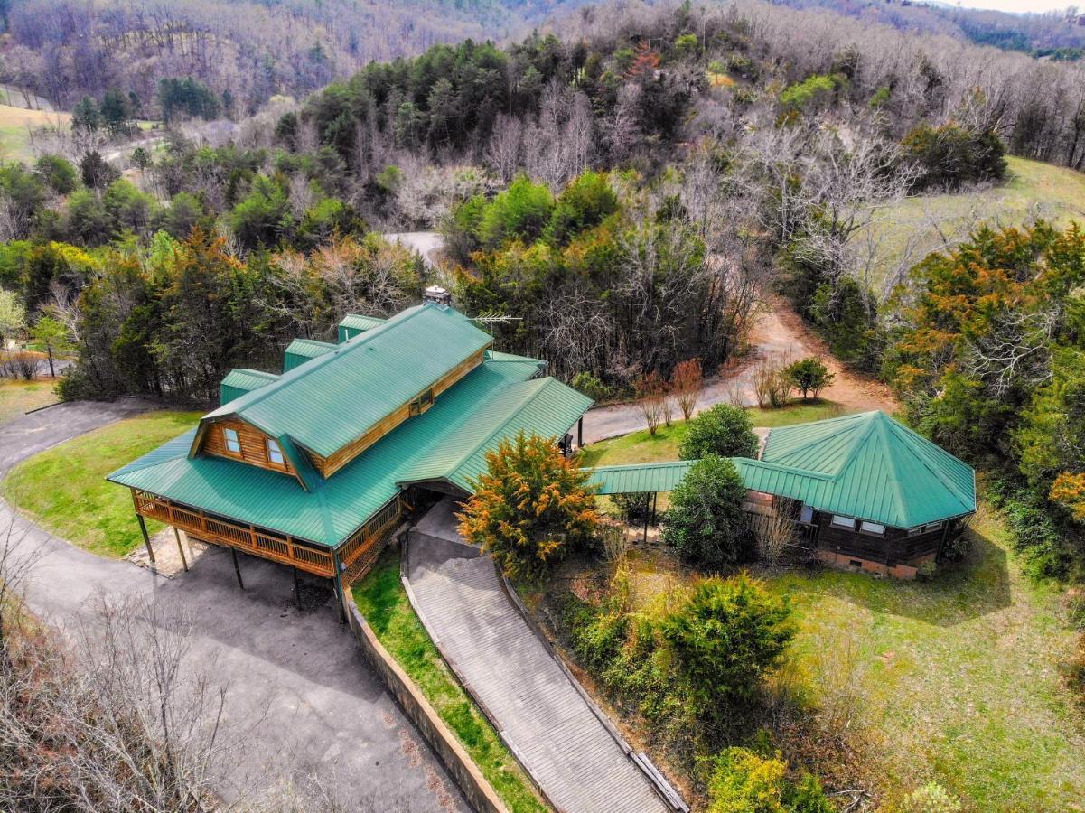 Smoky Bear Lodge With Guest House, Hot Tub, 1089 Free Tickets Each Paid Day, Dollywood And More Sevierville Exterior foto