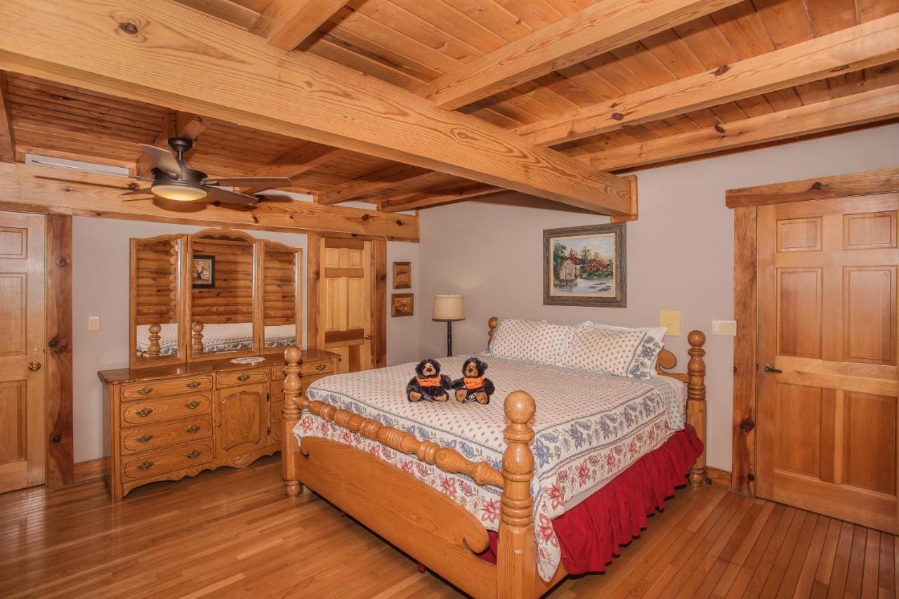 Smoky Bear Lodge With Guest House, Hot Tub, 1089 Free Tickets Each Paid Day, Dollywood And More Sevierville Exterior foto
