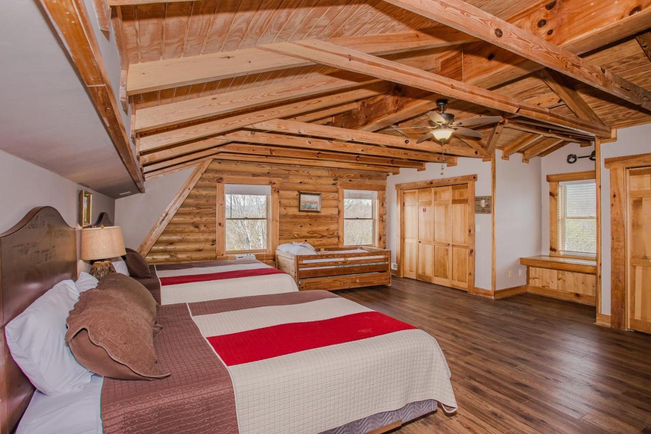 Smoky Bear Lodge With Guest House, Hot Tub, 1089 Free Tickets Each Paid Day, Dollywood And More Sevierville Exterior foto
