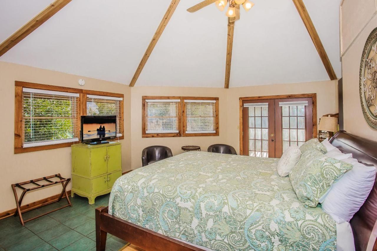 Smoky Bear Lodge With Guest House, Hot Tub, 1089 Free Tickets Each Paid Day, Dollywood And More Sevierville Exterior foto